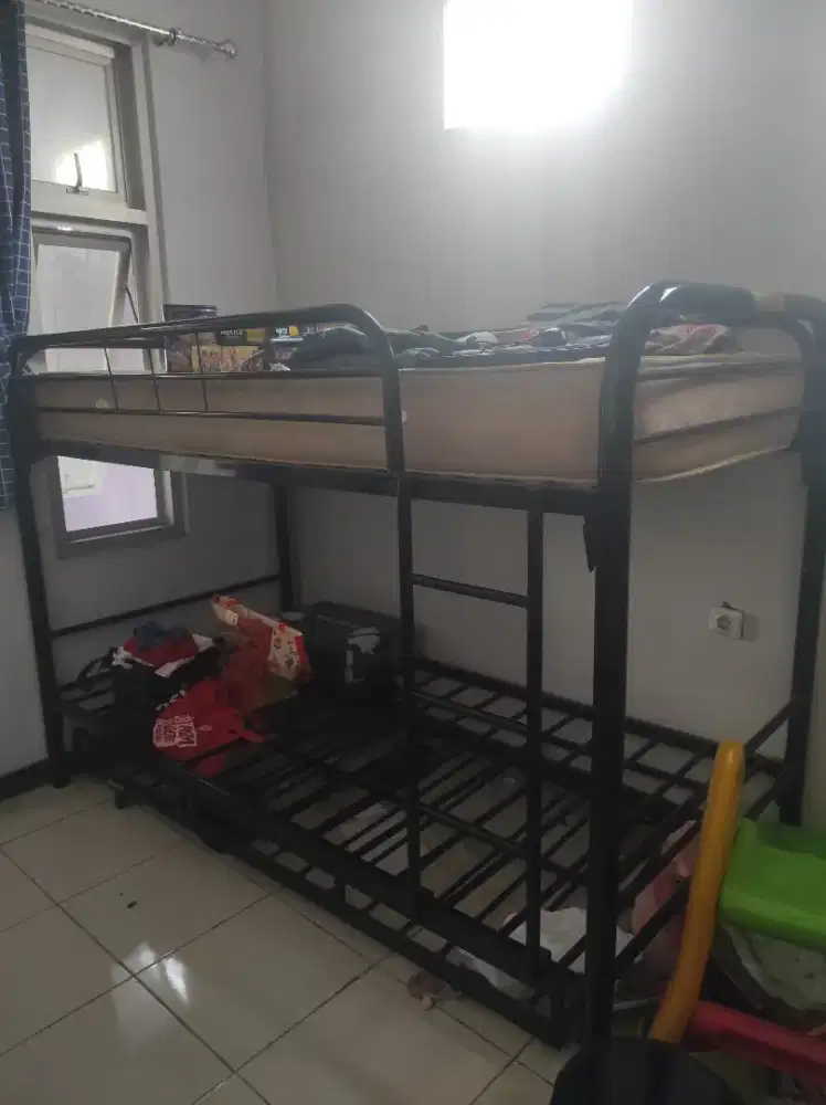 Dipan besi mulus tidak terpakai