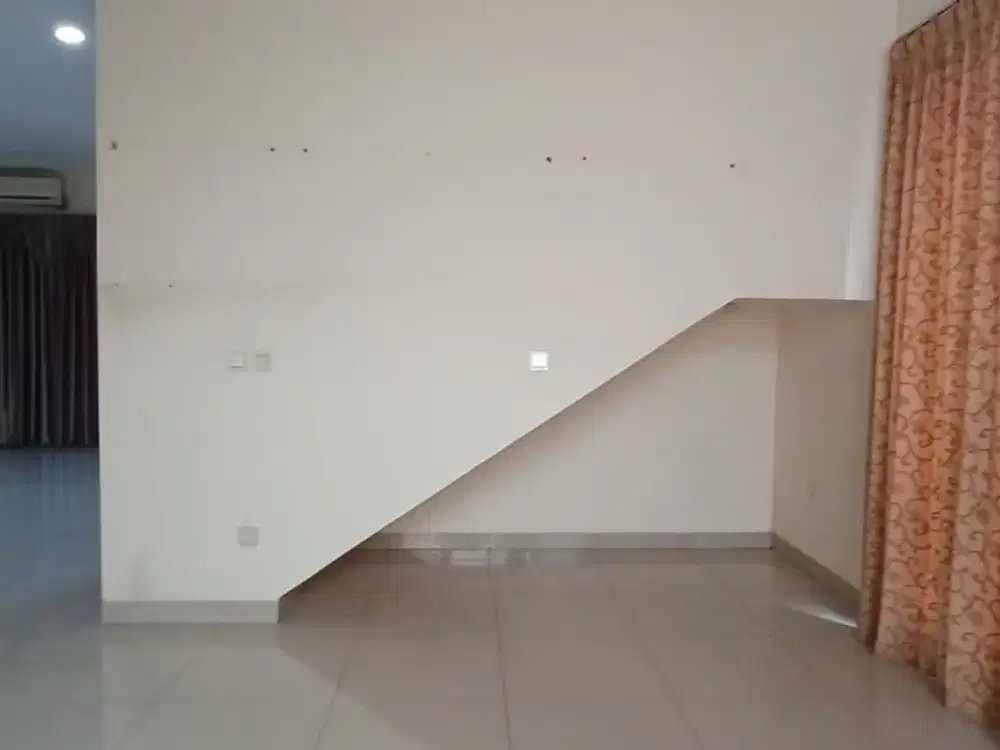 Di Sewakan Rumah 2 Lantai di Golf Lake Cengkareng Jakarta Barat