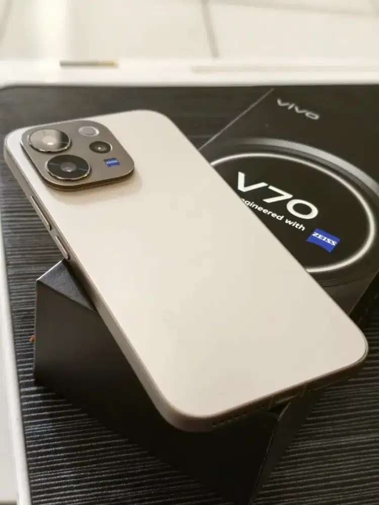 Vivo V70 Mulus Istimewa Garansi 2 Tahun