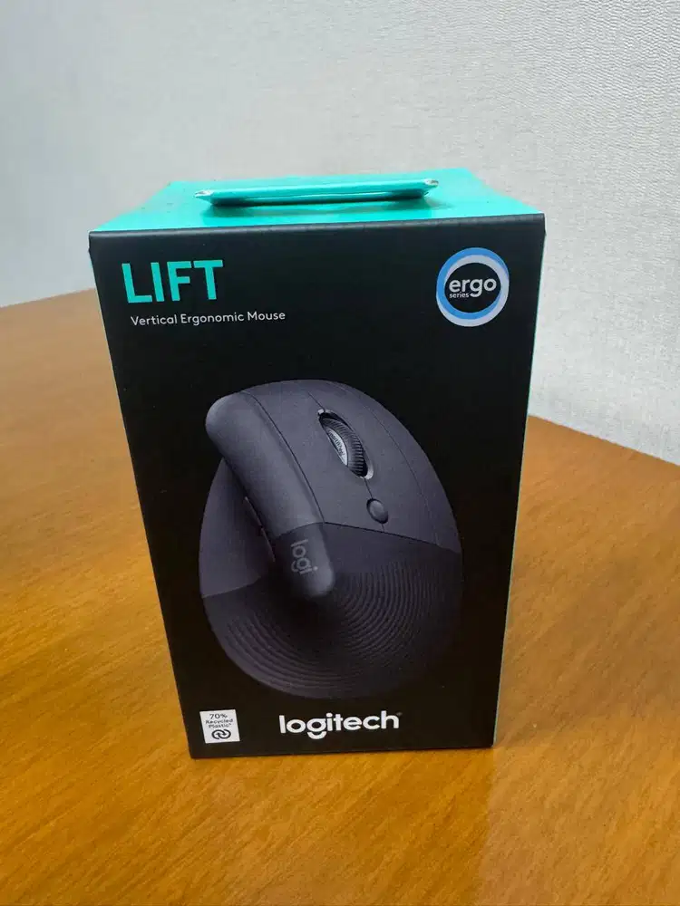 Mouse Ergonomis Vertikal Lift - Logitech (Black)