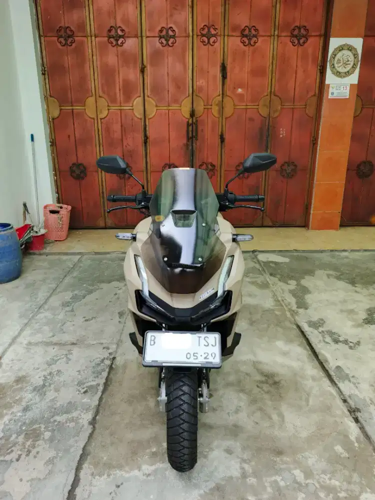 DIJUAL HONDA ADV 160 ABS WARNA COKLAT KM LOWW 966 Tahun 2024