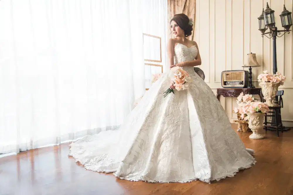 Gaun wedding ballgown