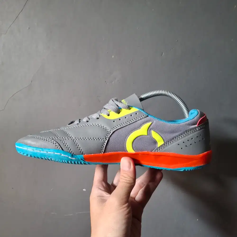 Sepatu futsal ortusg