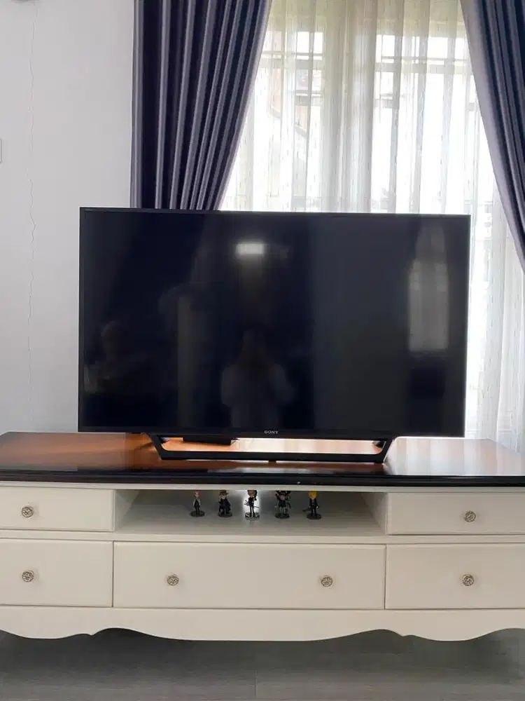 TV SONY ukuran 50 inch, tahun 2018