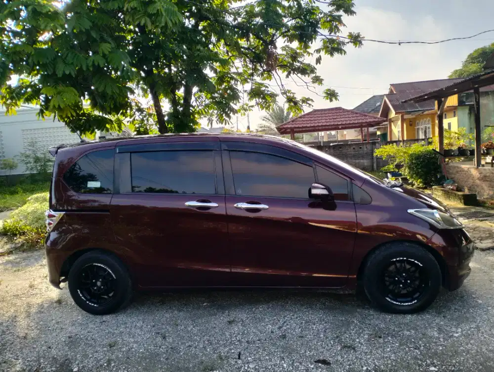 Honda freed psd type tertinggi
