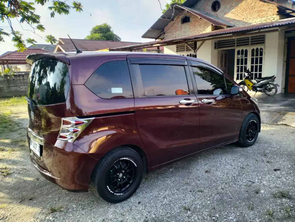 Honda freed psd type tertinggi