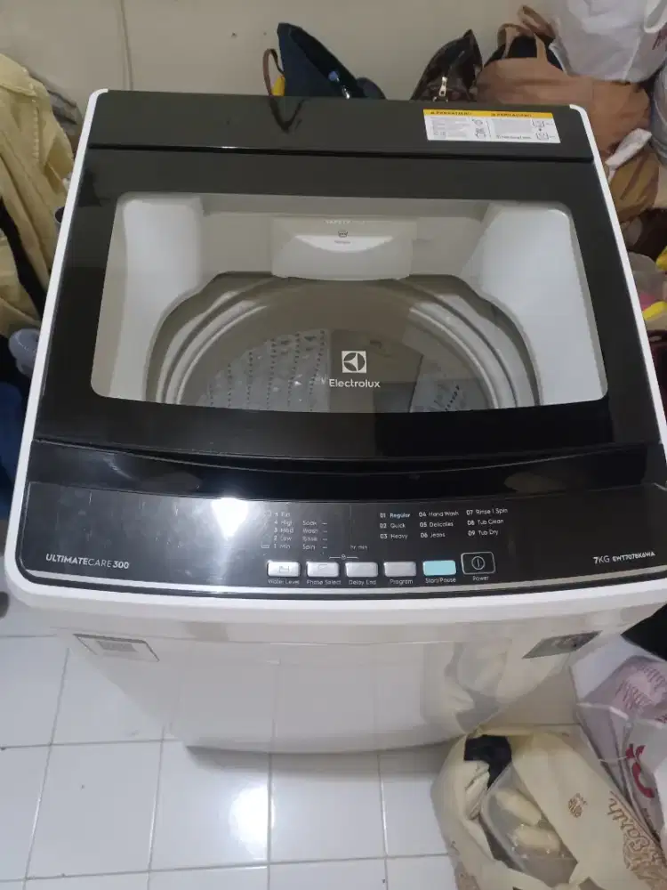 Electrolux Mesin cuci top loading 7KG Model EWT7078K6WA