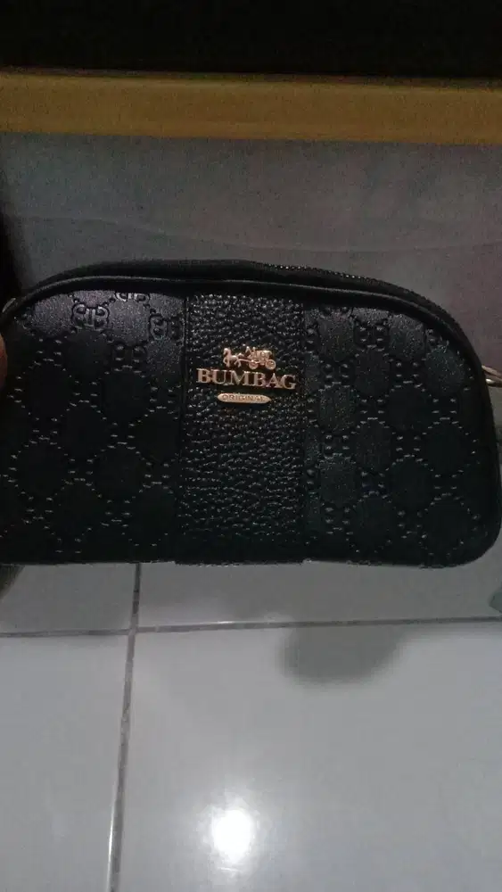 Jual tas bumbag bekas tapi mulus seperti baru