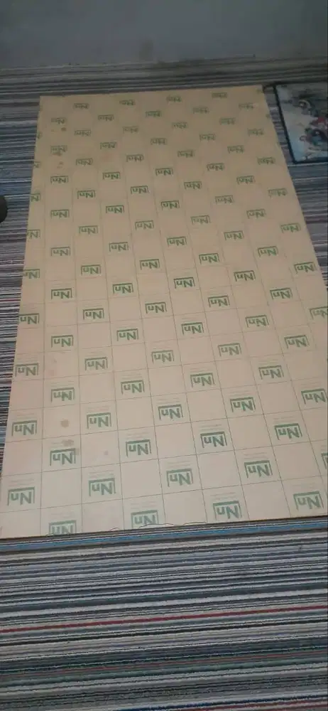 Dijual akrilik merk Nn size 1 m x 2 m,tebal 5 mm