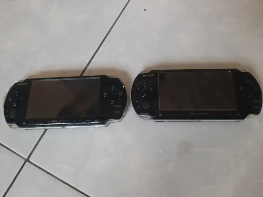 2 unit PSP portable seri 3000