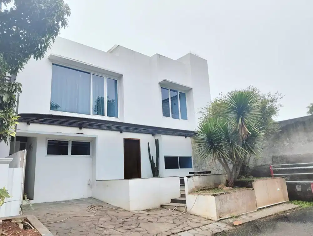Di jual rumah 2 lantai siap huni dengan furnish di Bukit Golf Cibubur