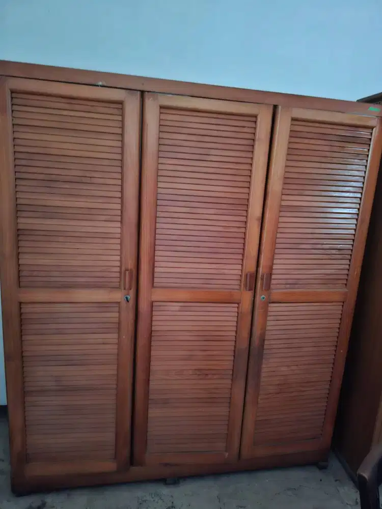 Dijual bekas lemari 3 pintu