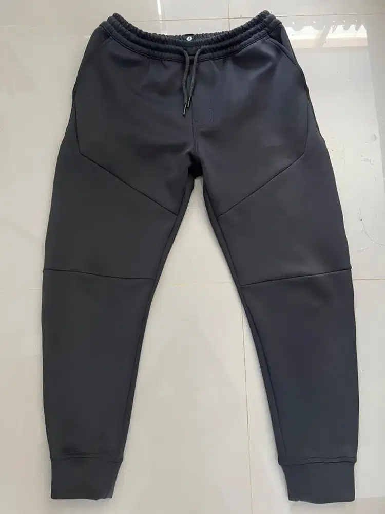 Celana training joger pecah pola hitam