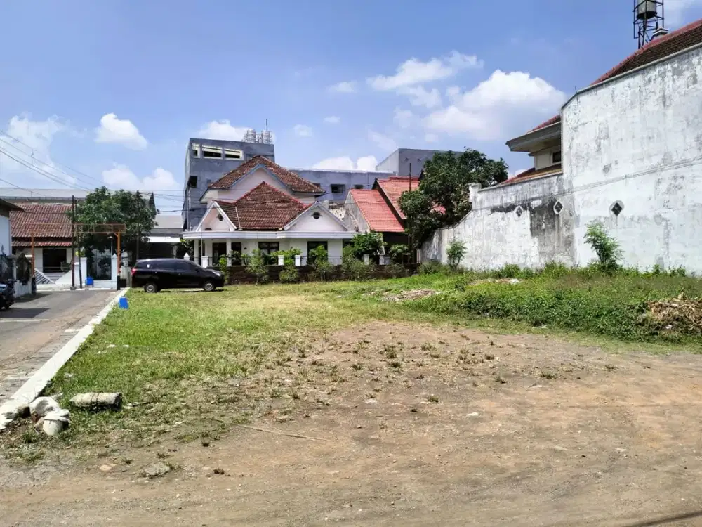 Kesempatan Emas! Tanah Pinggir Jalan di Kawasan Pemukiman Padat