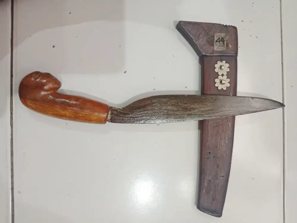 BADIK PUSAKA BERPAMOR