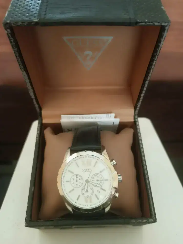 Jam tangan Guess W12655G1 DIJUAL CEPAT