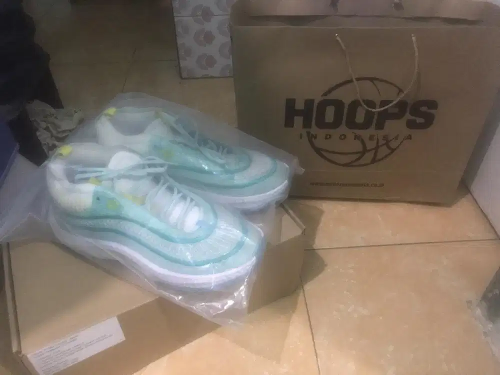 Sepatu basket nike cosmic unity 3 jade ice colour