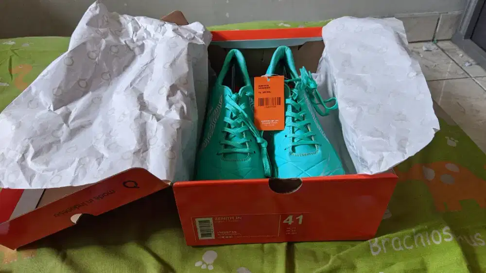 Sepatu futsal Ortuseight