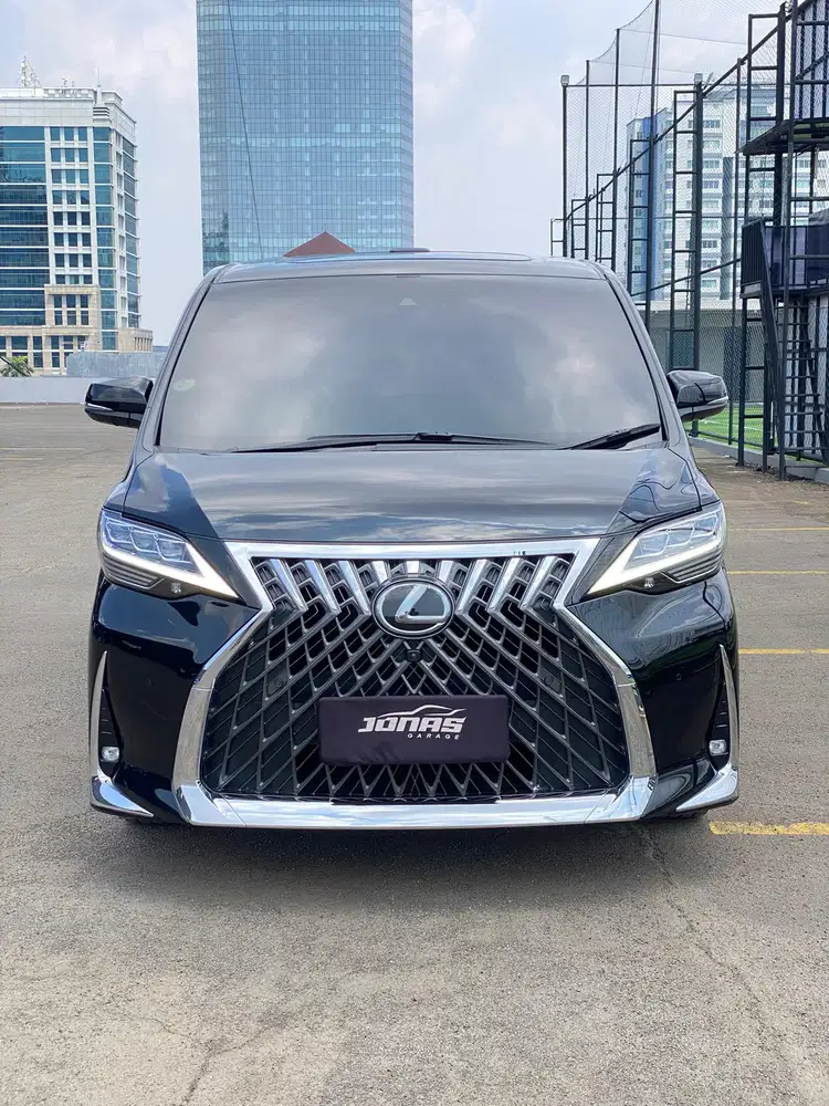 LEXUS LM350 2022 VIP 2+2 HITAM