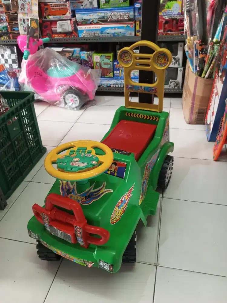 Mainan Anak Mobil Naik Dorong Musik