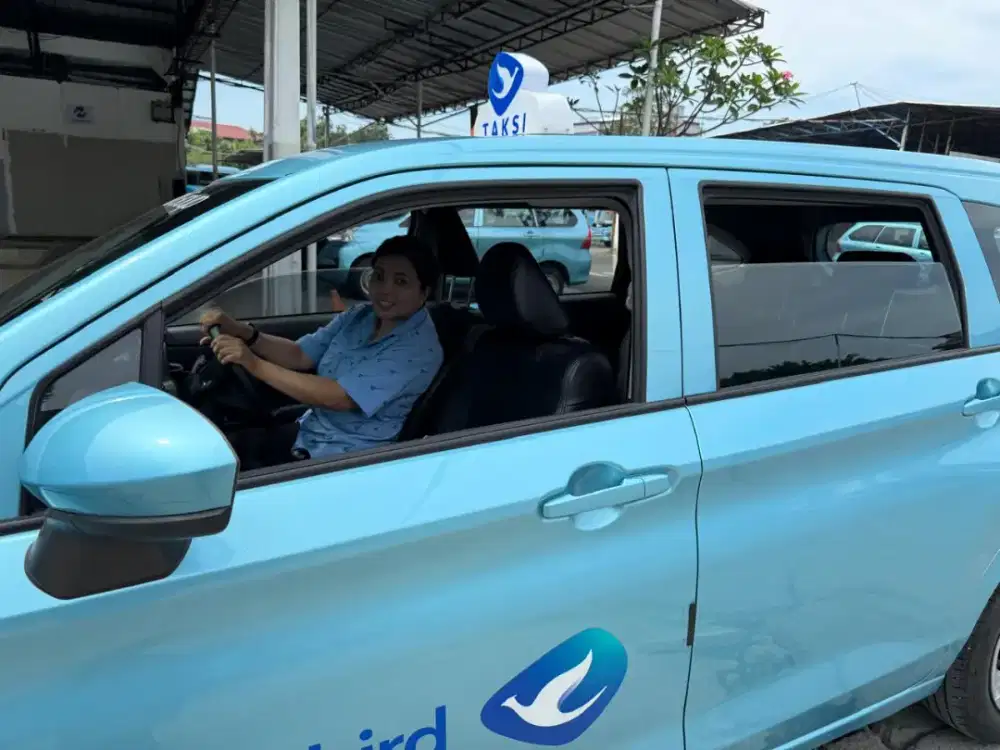 Lowongan Driver Taksi PT Bluebird Group