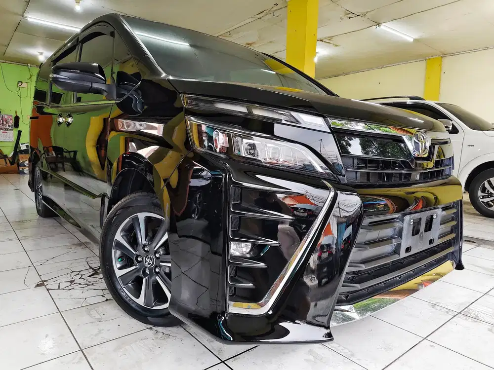 LOW KM..! TOYOTA VOXY 2.0 AT 2021 PANORAMIC SUNROOF MATIC PERFECT 2022