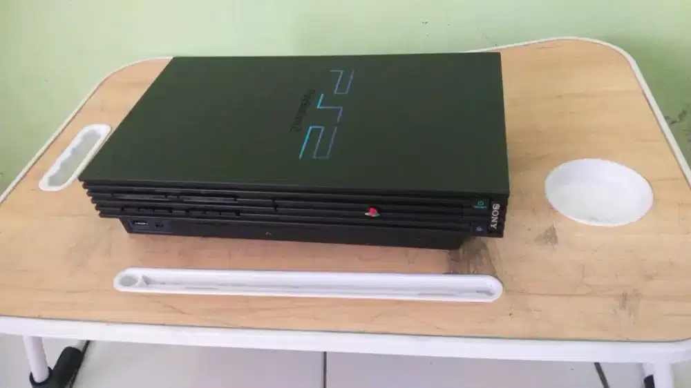 PS 2 (Playstation 2)