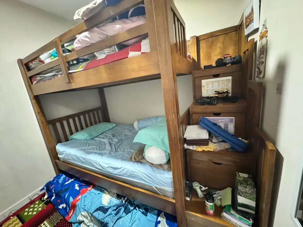 Tempat tidur dua tingkat kayu jati