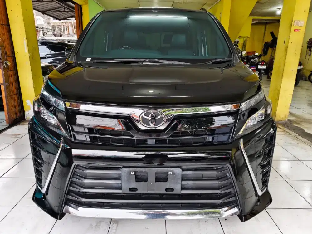 TOYOTA VOXY 2.0 AT 2021 MATIC PANORAMIC LIKE NEW