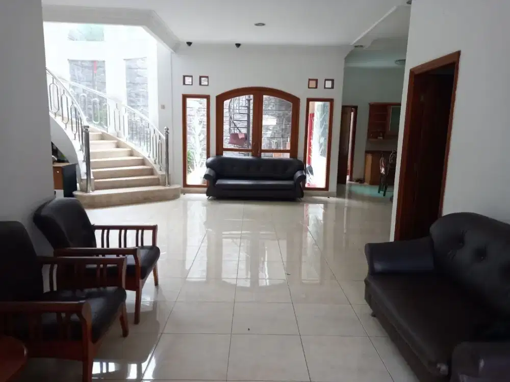 Rumah Mewah siap huni Lebar Muka 12m STRATEGIS di Mekarwangi Bandung - SHM