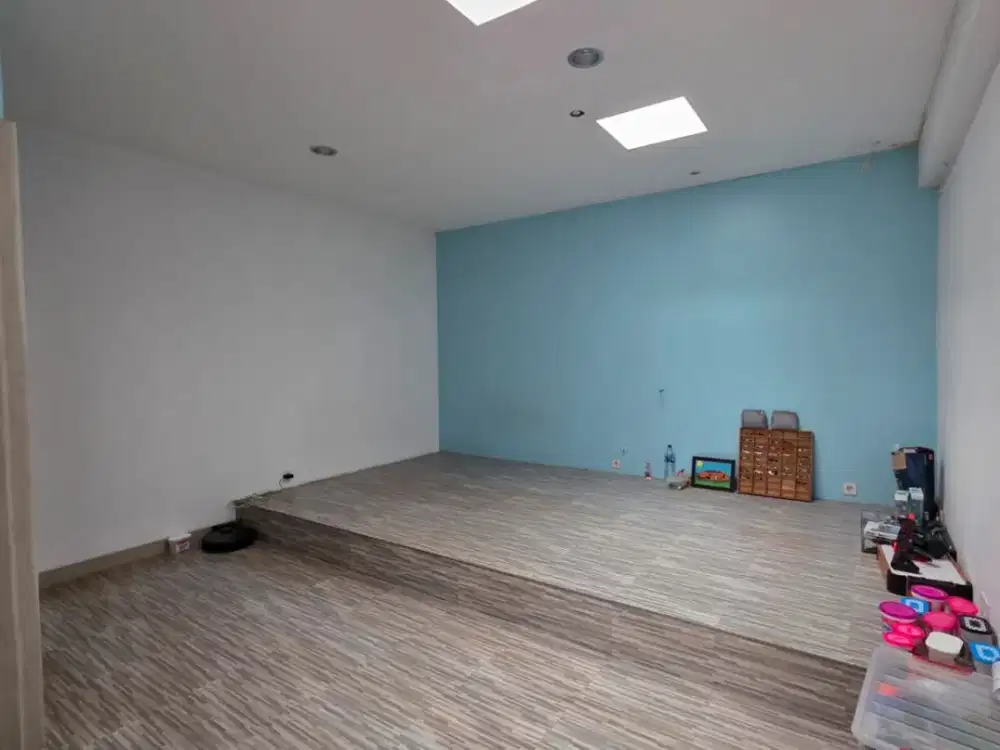 Dijual Rumah Luas 2 Lantai di Kedoya Dekat Metro TV Suasa Asri