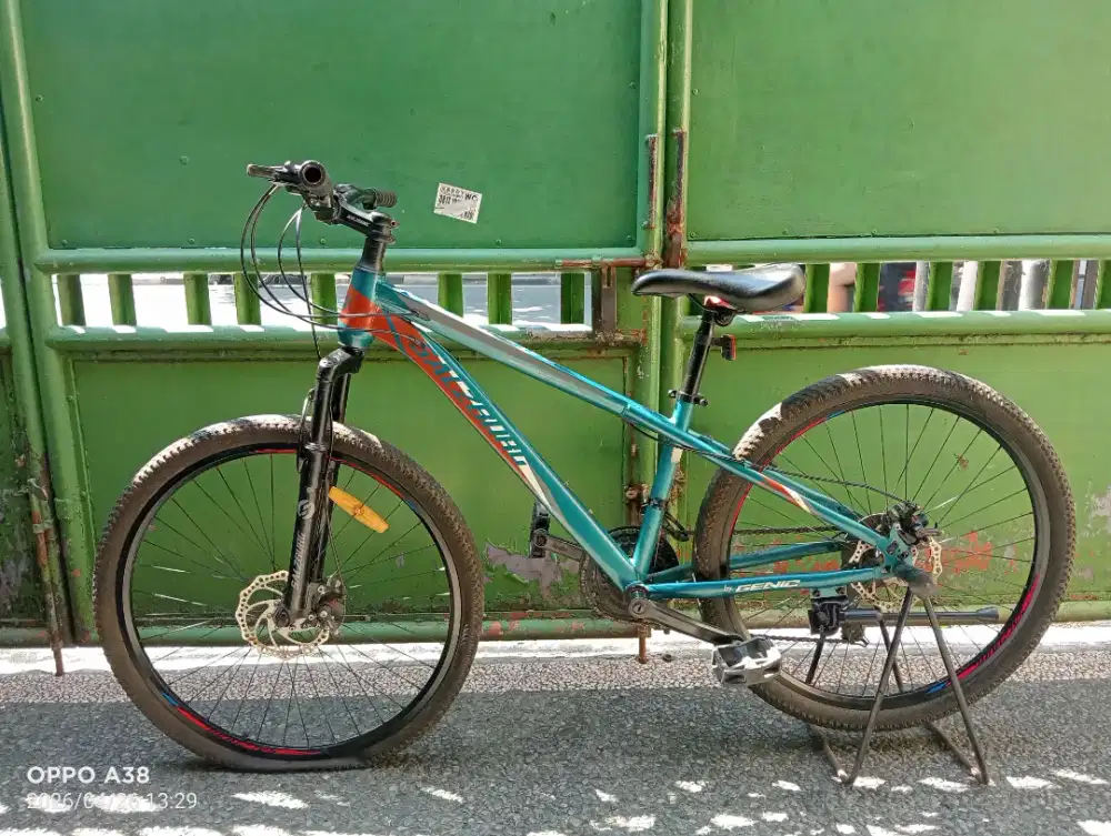 Jual butuh sepeda MTB Genio UK 26 gigi 3x8 speed minus ban depan bocor