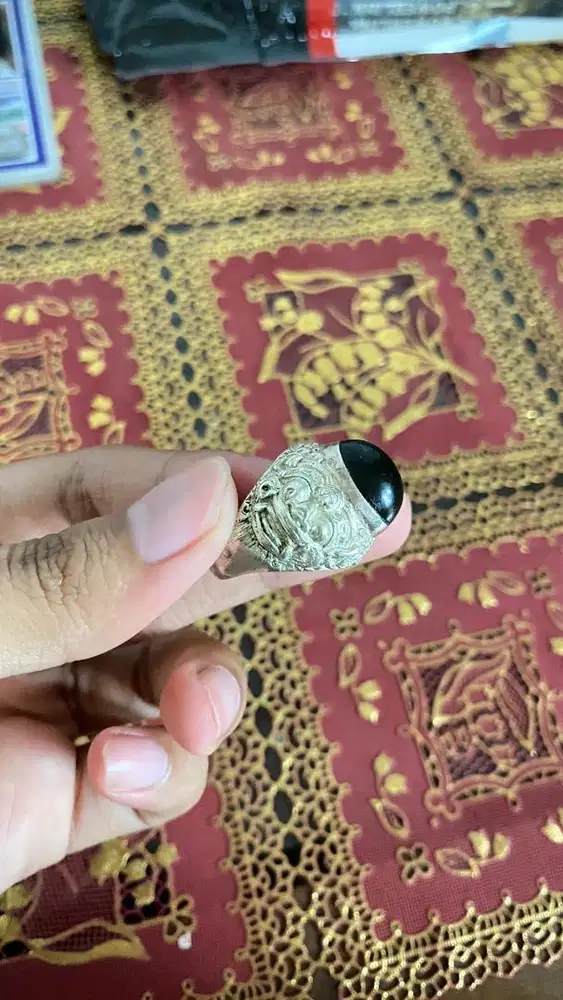 Cincin batu hitam corak barong