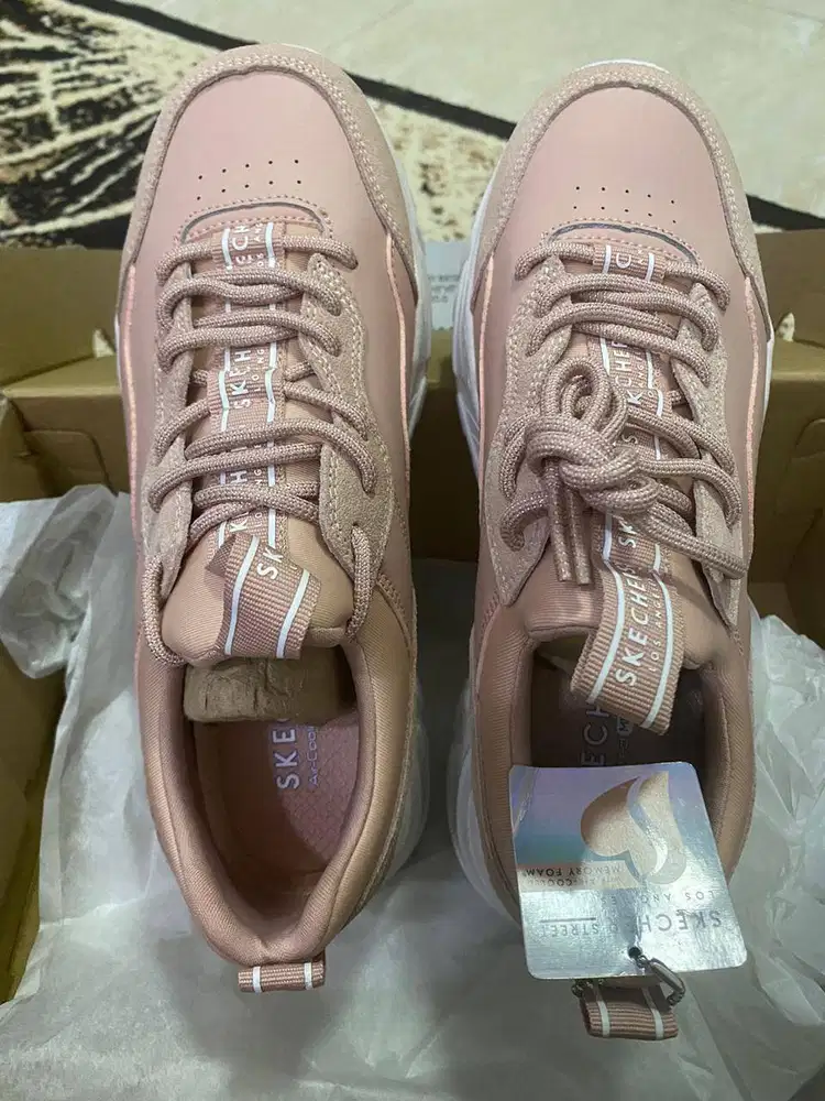Dijual Sepatu Wanita Sketcher