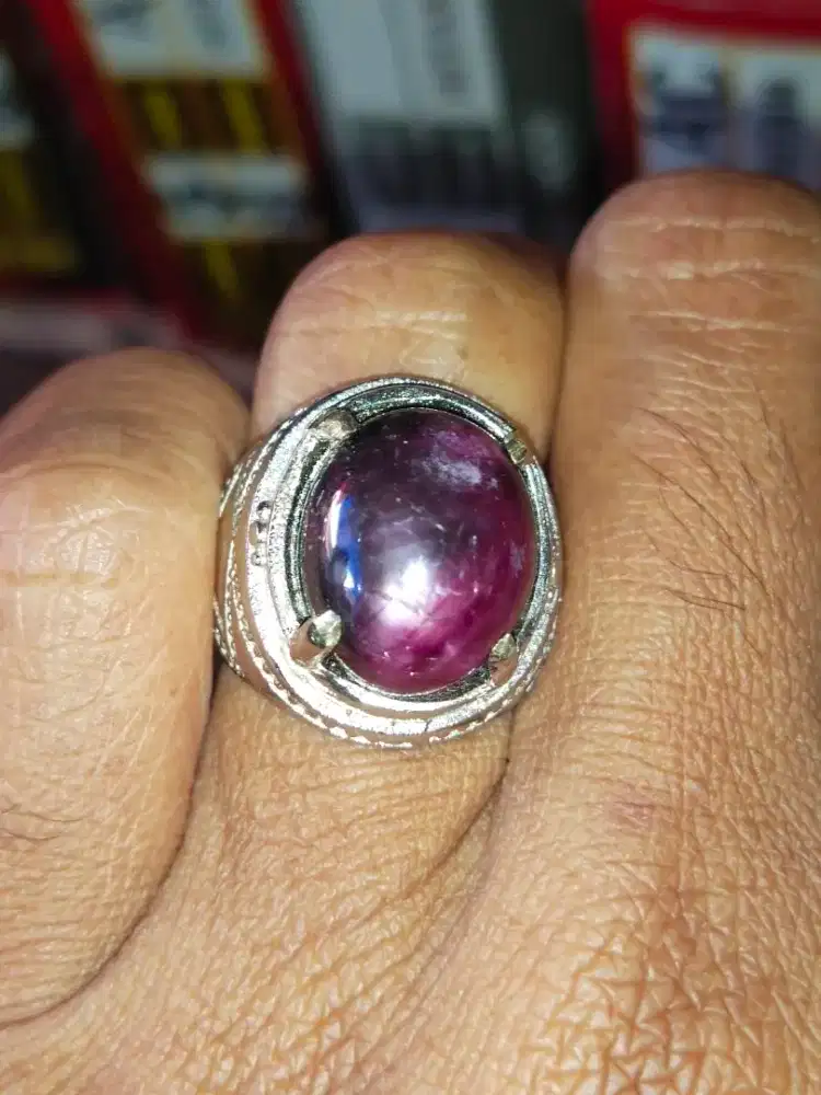 cincin permata Merah ruby