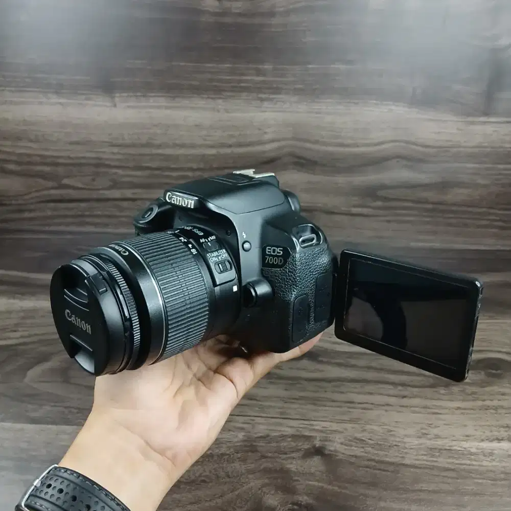 DSLR PEMULA SUDAH TOUCSCREEN CANON EOS 700D KIT 18-55MM BLACK