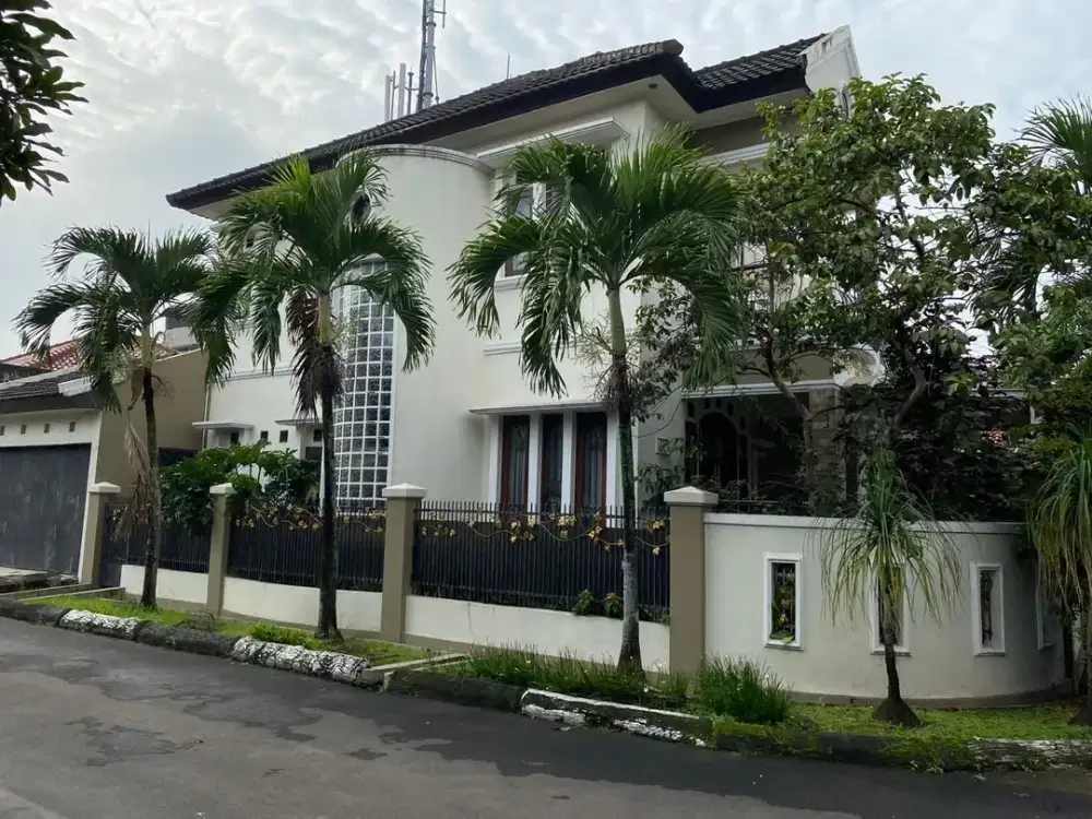 RUMAH MEWAH siap huni POSISI HOOK DENGAN HARGA DI BAWAH APPRAISAL BANK! bandung
