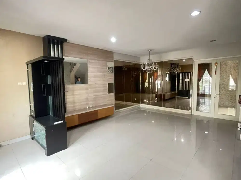 Dijual Rumah PIK1 Cluster Layar Permai Semi Furnished