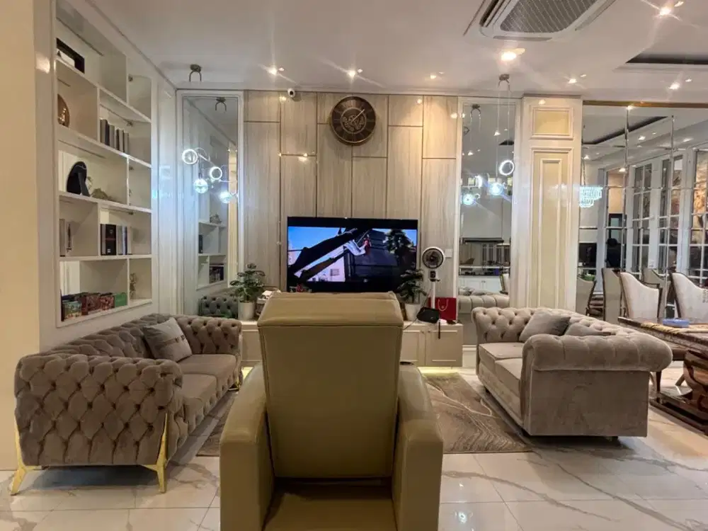 RUMAH MEWAH SIAP HUNI PULOMAS JAKARTA TIMUR