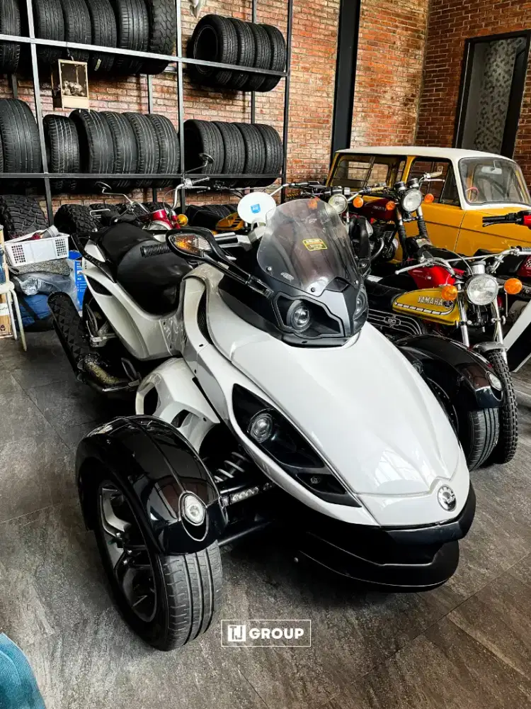 FOR SALE!! Can-Am Spyder RS SE 5 2014 Putih