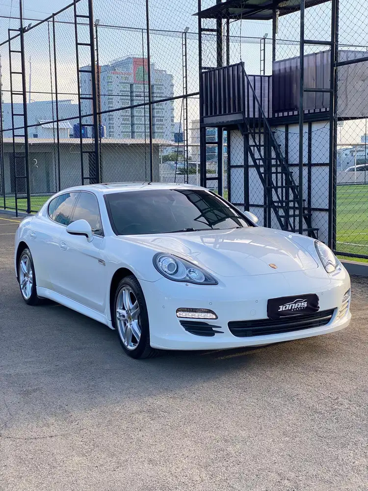 PORSCHE PANAMERA 3.6 2012 PUTIH ANTIK