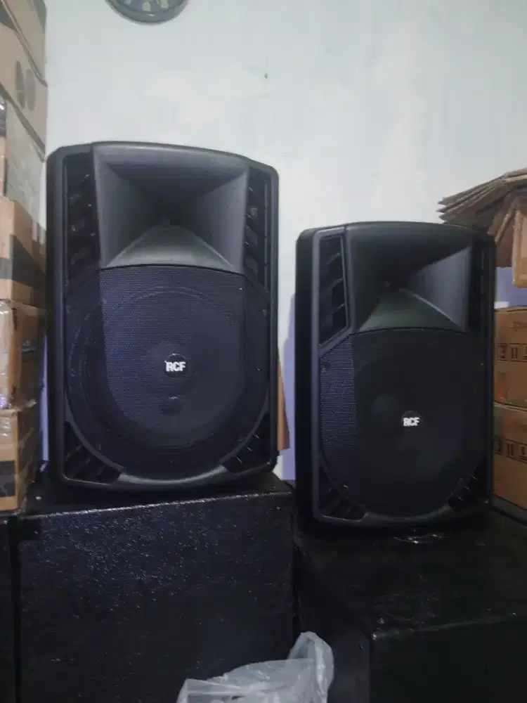 Speaker aktif 15in model RCF Watt besar alat monitor panggung