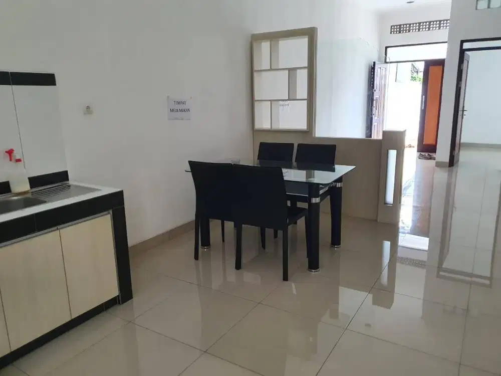 Disewakan Rumah 2 Lantai Siap Huni di Jalan Kembar Bandung