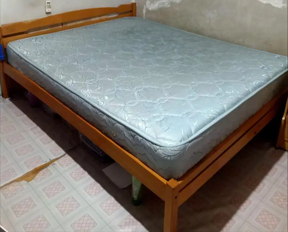 Spring bed + divan ranjang kayu 160cm x 200cm x 21cm 1set (Bekas)