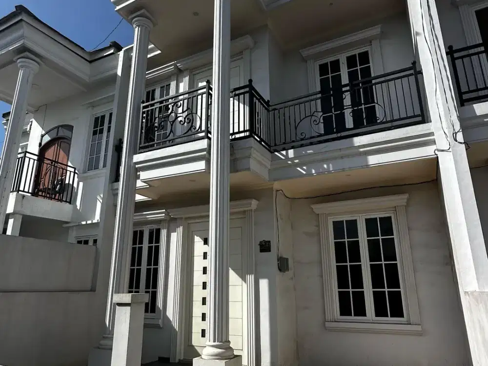 RUMAH 2 LANTAI MODERN MINIMALIS DEKAT KAMPUS UNIRA