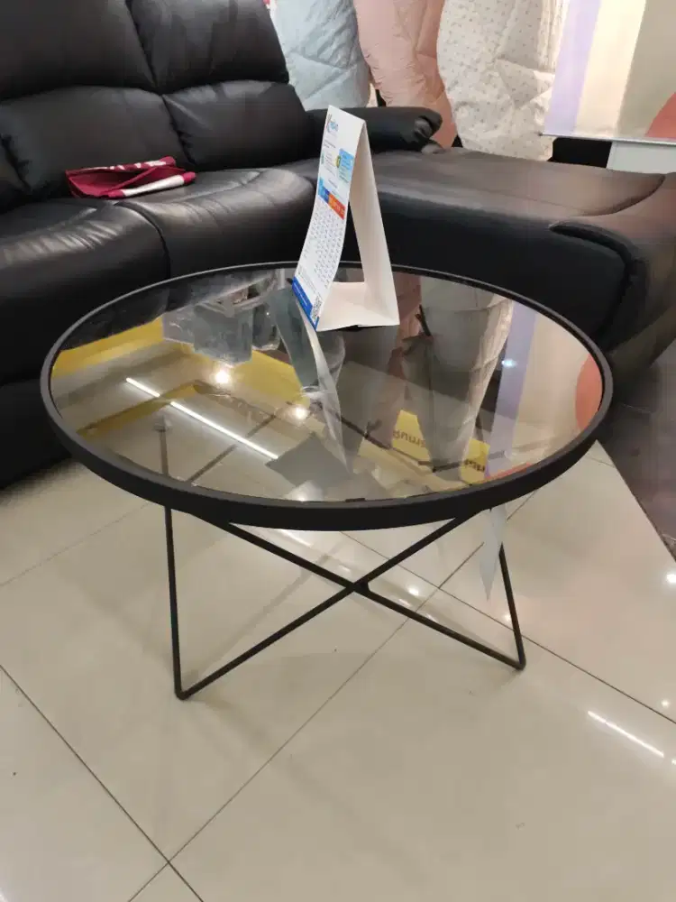 Meja kaca bahan besi