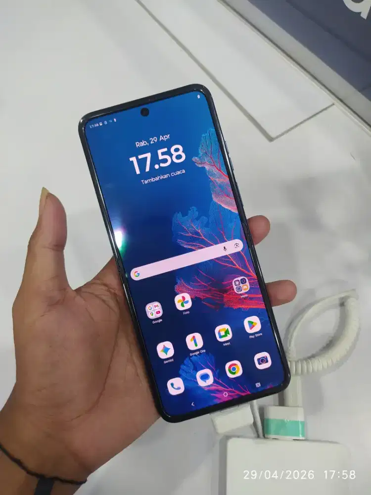 Motorola (Moto Razr 60)