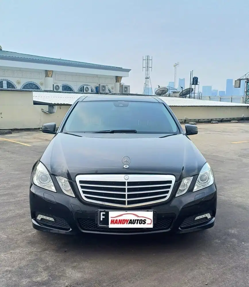 Mercedes Benz E300 Avantgarde Tahun 2009 Automatic Hitam Metalik