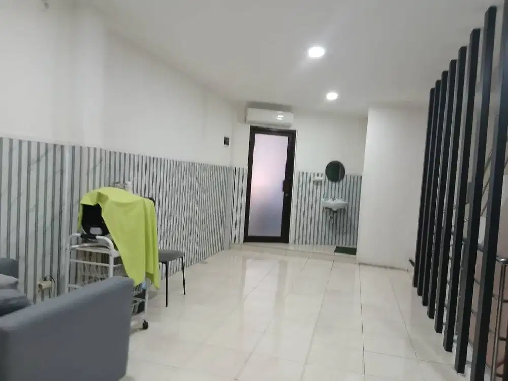 Disewakan Ruko 3 Lantai Ex Spa Lokasi Strategis di Antapani Bandung