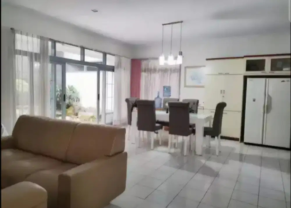 Dijual rumah 2lt. siap pakai 580m2 sayap Jl. Pajajaran